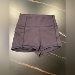 lululemon In Movement HR 2.5”, size 4, color black EUC